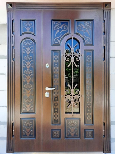 Полуторная уличная дверь