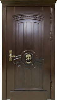 Стальная дверь с терморазрывом, карнизом и кнокером (панели МДФ шпон с резьбой)