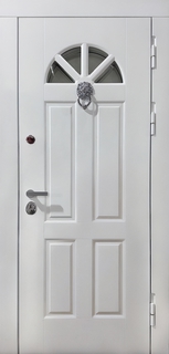Входная термодверь с полукруглым окном, кнокером и белыми окрашенными панелями МДФ RAL Входная термодверь с полукруглым окном, кнокером и белыми окрашенными панелями МДФ RAL