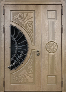 Стальная полуторная термодверь с полукруглым стеклом и художественной ковкой (отделка МДФ)