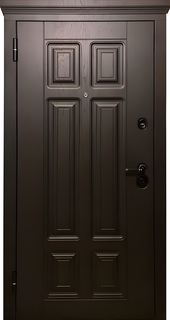 Входная дверь с темными плитами МДФ и карнизом